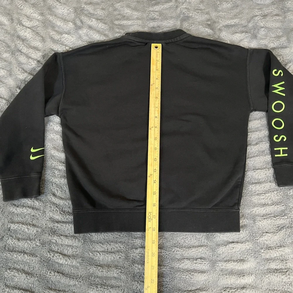 Nike Kids Crewneck Sweatshirt Black Neon Swoosh Standard Fit Size S CU8947011
